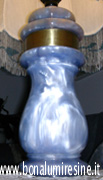 lampada azzurra di particolare effetto cromatico, con paralume