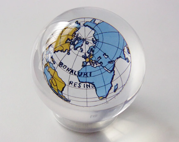 Sfera con incastonato planisfero ad effetto mappamondo