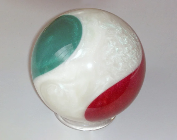 Sfera con colori conglobati con effetti cangianti