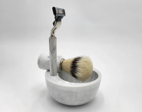 Set per barba: impugnatura pennello, rasoio con impugnatura in resina, vasetto per emulsione schiuma da barba