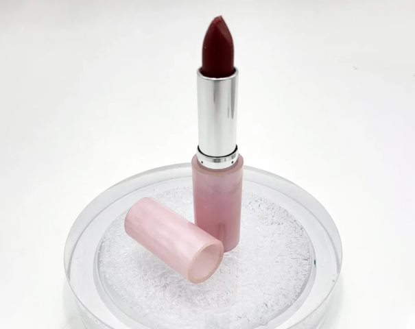 Cover per rossetto in rosa perlato lucido