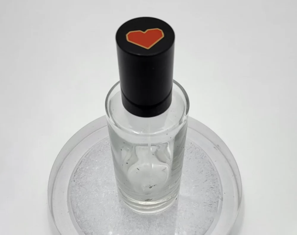 Tappo con cuore incastonato per personalizzazione/brandizzazione